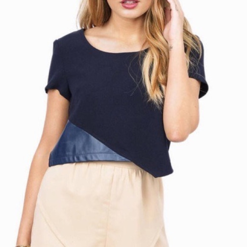 ✨3 for $20✨ crop top with fake leather accents